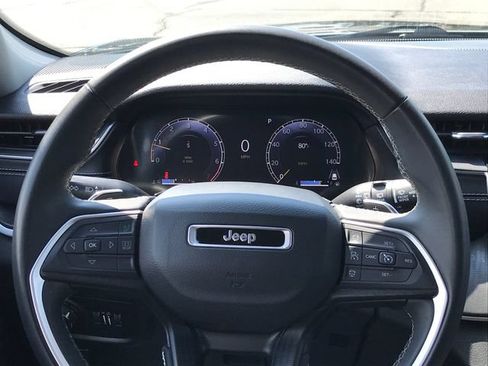 Used 2023 Jeep Grand Cherokee L Laredo RWD image 9