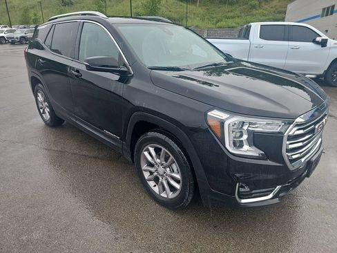 Used 2024 GMC Terrain SLT AWD/4WD image 3