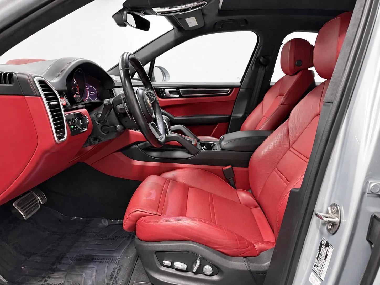 Used 2021 Porsche Cayenne GTS AWD/4WD image 11