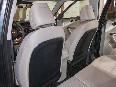Used 2023 Kia Soul LX FWD image 9