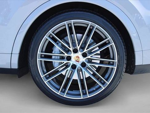 Used 2023 Porsche Cayenne Turbo AWD/4WD image 18
