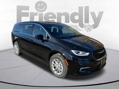 New 2026 Chrysler Pacifica Select