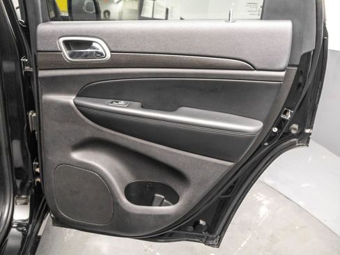 Used 2018 Jeep Grand Cherokee Altitude image 40