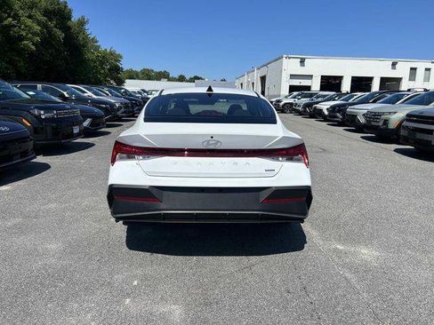 New 2026 Hyundai Elantra Hybrid FWD image 3