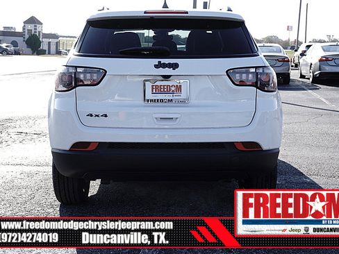 New 2026 Jeep Compass Latitude image 4