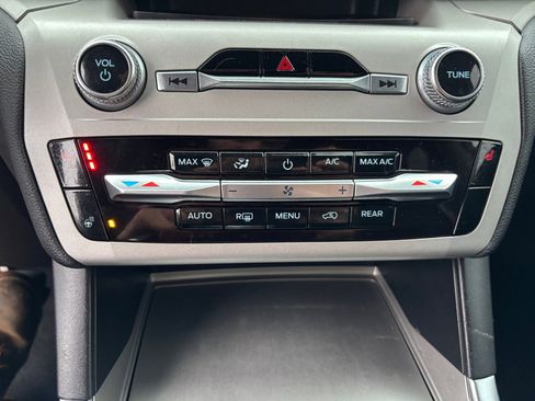 Used 2024 Ford Explorer XLT w/ Equipment Group 202A image 20