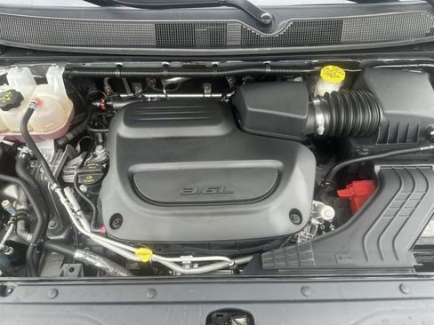Used 2023 Chrysler Voyager LX FWD image 19