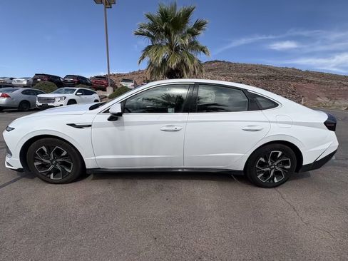 Used 2024 Hyundai Sonata SEL FWD image 2