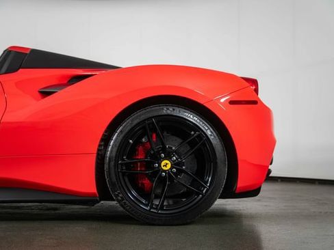 Used 2018 Ferrari 488 Spider RWD image 13
