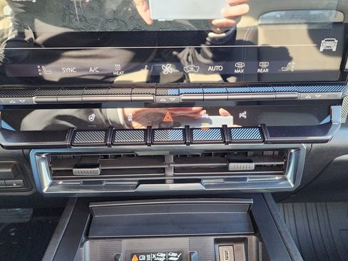 New 2026 GMC Hummer EV SUV image 36