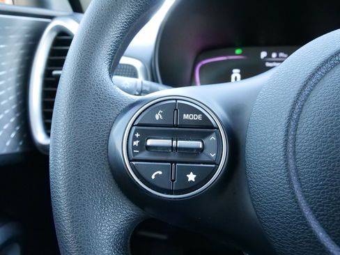 Used 2023 Kia Soul LX image 21