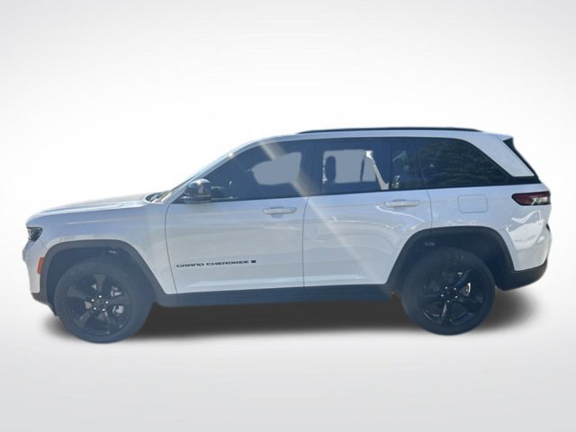 Used 2024 Jeep Grand Cherokee Limited w/ Black Appearance Package RWD image 18
