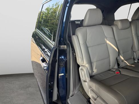 Used 2016 Honda Odyssey Touring Elite image 18