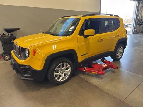 Used 2018 Jeep Renegade Latitude image 1