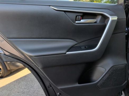 Used 2025 Toyota RAV4 XLE FWD image 22