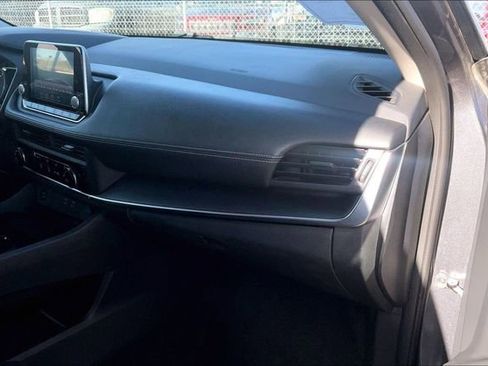 Used 2024 Nissan Rogue S image 16