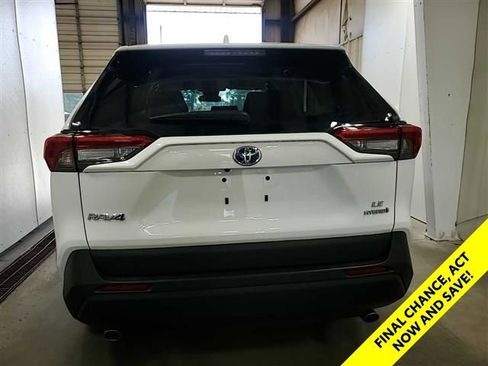 Used 2024 Toyota RAV4 LE AWD/4WD image 19