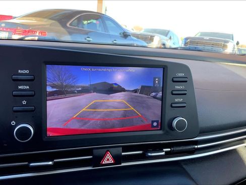 Used 2022 Hyundai Elantra SEL image 29