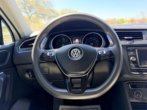 Used 2021 Volkswagen Tiguan S image 32