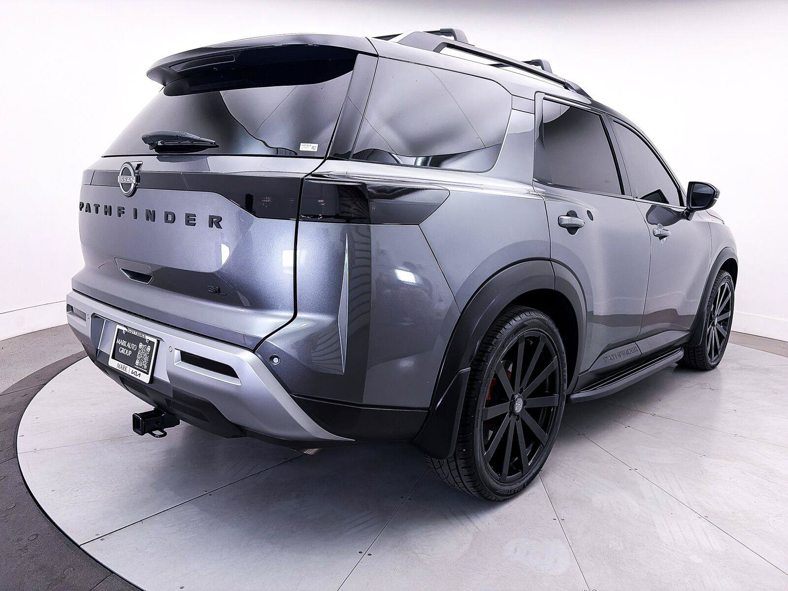 Used 2022 Nissan Pathfinder SL w/ SL Premium Package FWD image 16