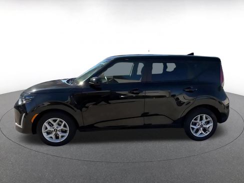 Used 2025 Kia Soul LX w/ LX Technology Package FWD image 9