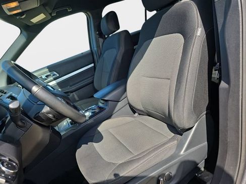 Used 2017 Ford Explorer XLT AWD/4WD image 18