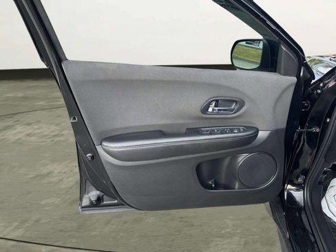 Used 2019 Honda HR-V LX image 10