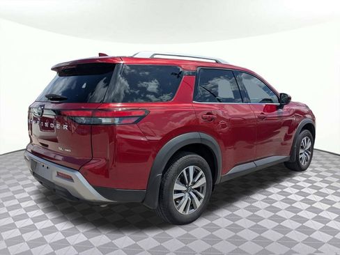 Used 2024 Nissan Pathfinder SL AWD/4WD image 3