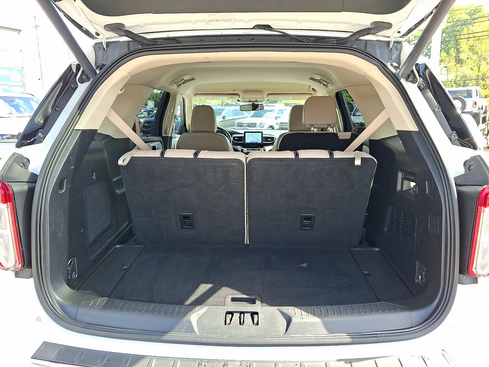 Used 2021 Ford Explorer Limited w/ Equipment Group 301A AWD/4WD image 28