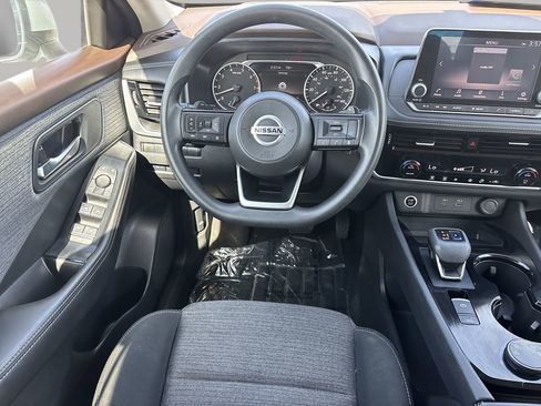 Used 2021 Nissan Rogue SV AWD/4WD image 13