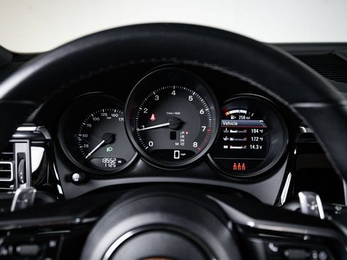 Certified 2023 Porsche Macan AWD/4WD image 15