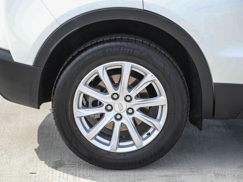Used 2023 Cadillac XT4 Luxury w/ Cold Weather Package FWD image 11