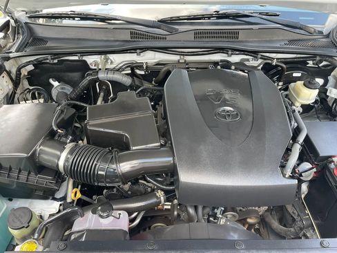 Used 2016 Toyota Tacoma SR5 RWD image 18