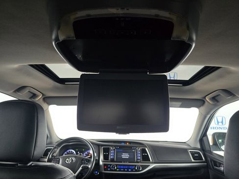 Used 2017 Toyota Highlander XLE image 43