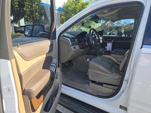 Used 2019 Chevrolet Tahoe LT w/ Luxury Package image 15