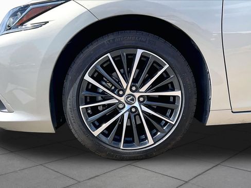 Used 2024 Lexus ES 350 w/ Premium Package FWD image 9