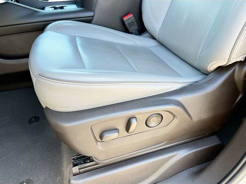 Used 2022 GMC Yukon SLT w/ SLT Premium Package AWD/4WD image 19