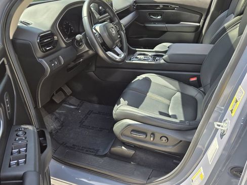 Certified 2025 Honda Pilot Touring image 10