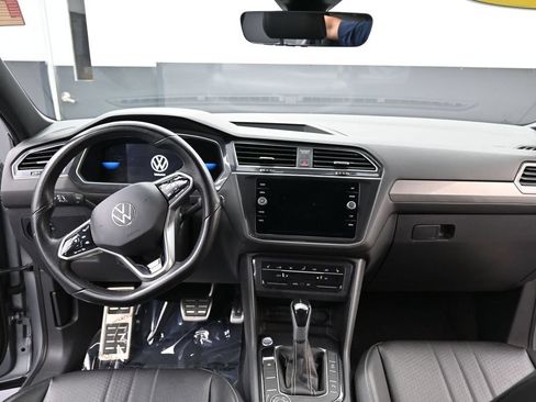 Used 2022 Volkswagen Tiguan SE R-Line AWD/4WD image 9