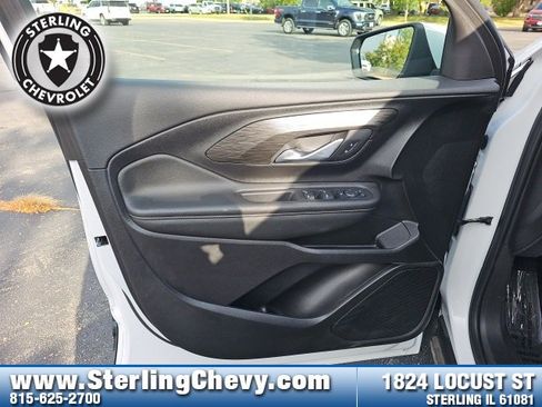 Used 2024 GMC Terrain SLE image 22