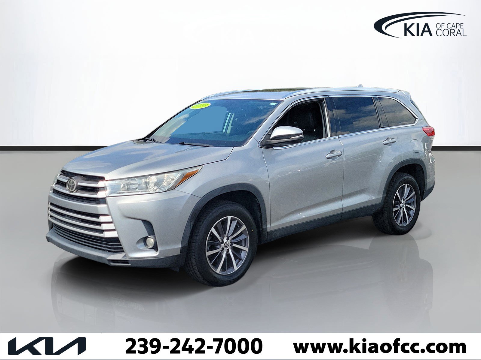 Used 2019 Toyota Highlander XLE FWD image 3