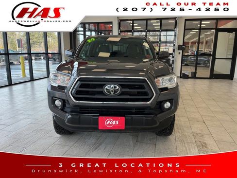 Used 2020 Toyota Tacoma SR5 image 9