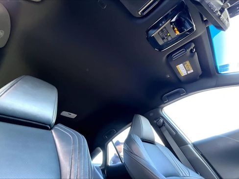 Used 2023 Toyota Venza Limited image 13