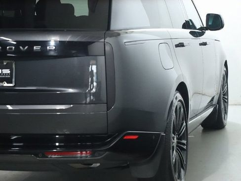 Used 2025 Land Rover Range Rover SE AWD/4WD image 8