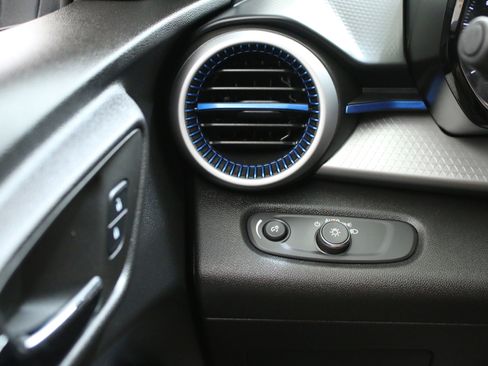 Certified 2025 Chevrolet Trax LS FWD image 16