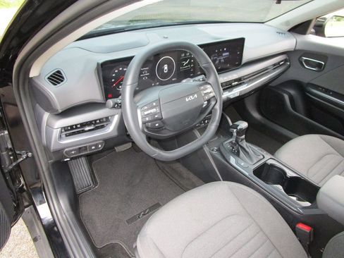 Used 2025 Kia K4 EX image 16