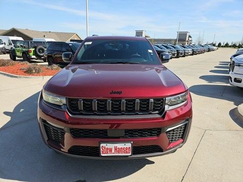 New 2026 Jeep Grand Cherokee L Limited w/ Limited Altitude Package AWD/4WD image 9
