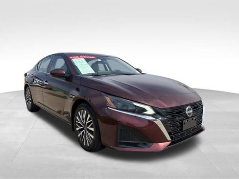 Used 2023 Nissan Altima 2.5 SV w/ SV Premium Package FWD image 5