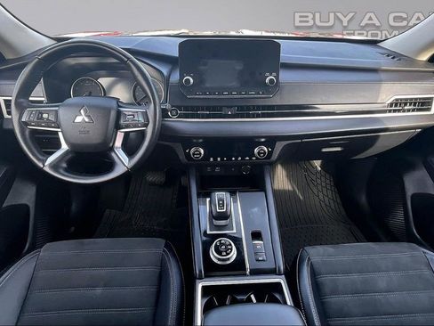 Used 2024 Mitsubishi Outlander SE AWD/4WD image 16