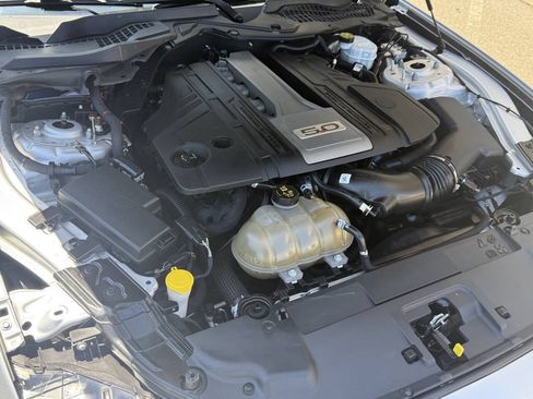 Used 2018 Ford Mustang GT RWD image 9